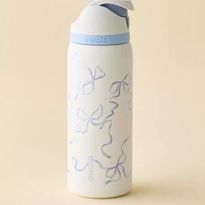 Owala UO Exclusive FreeSip 32 oz Bow Water Bottle - Tied and True